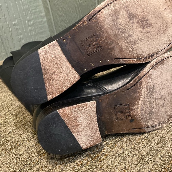 Frye black leather zip up boots - size 7 women’s - Picture 8 of 10